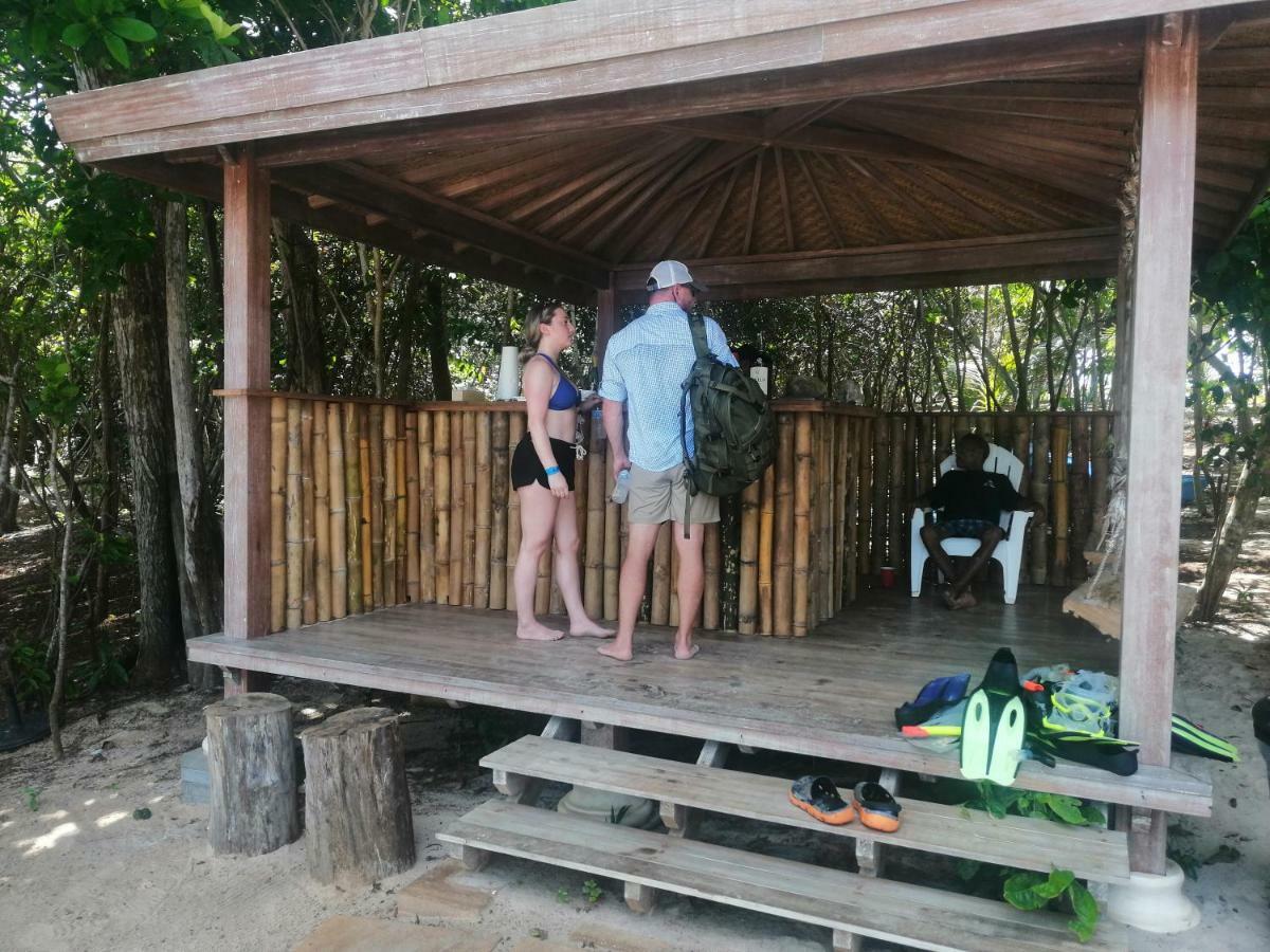 Sonny Island Resort Cabanas Frente Al Mar Punta Bajo Rico Exterior foto